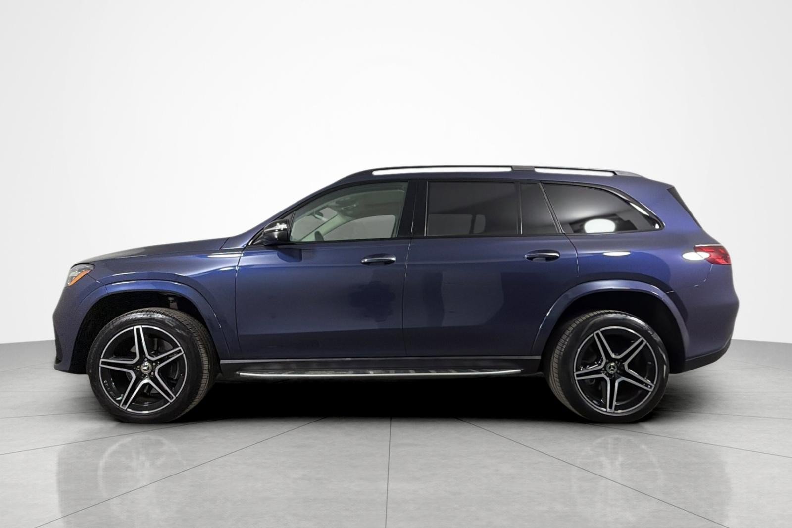 Used 2026 Mercedes-Benz GLS 450 4MATIC image 2