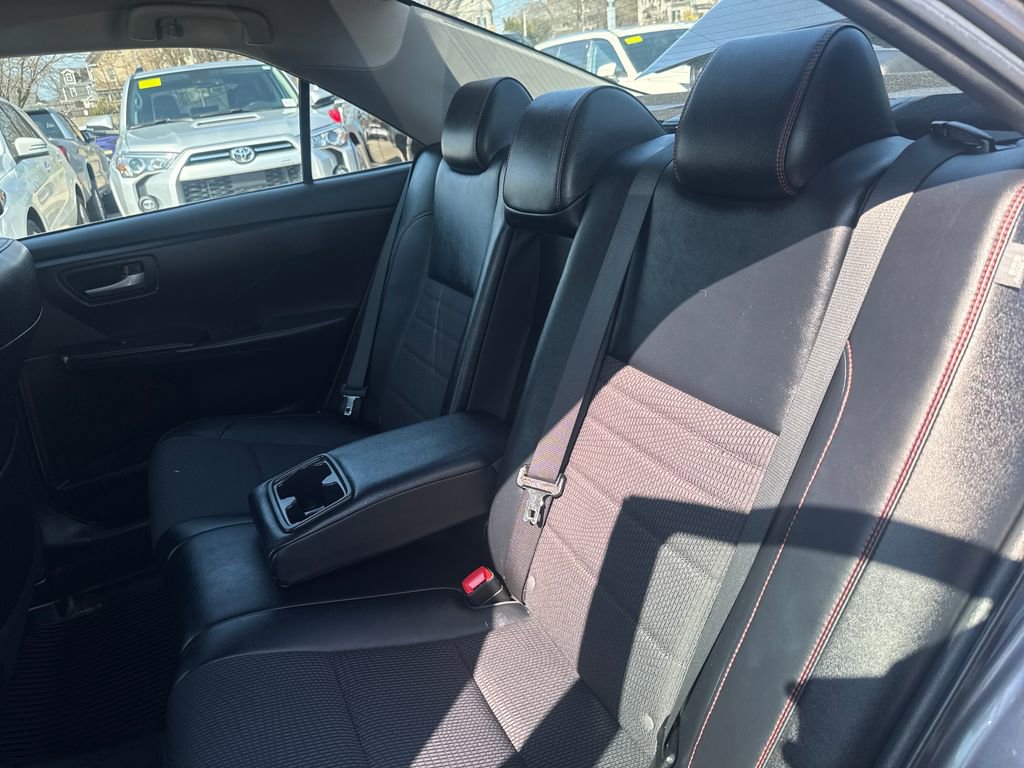 Used 2016 Toyota Camry SE image 32