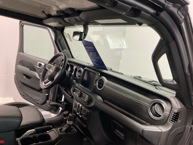 Used 2022 Jeep Wrangler Unlimited Sahara w/ Cold Weather Group AWD/4WD image 25