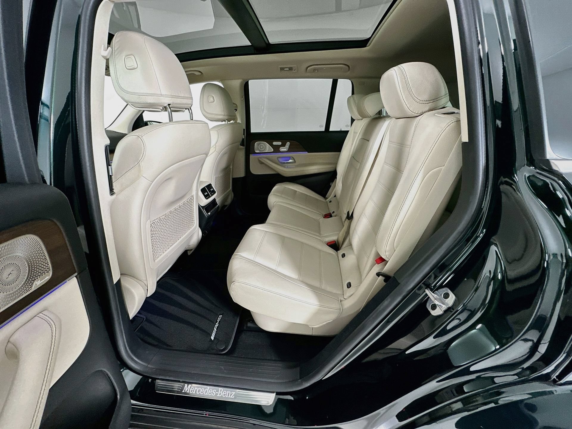 Used 2024 Mercedes-Benz GLS 580 4MATIC image 27