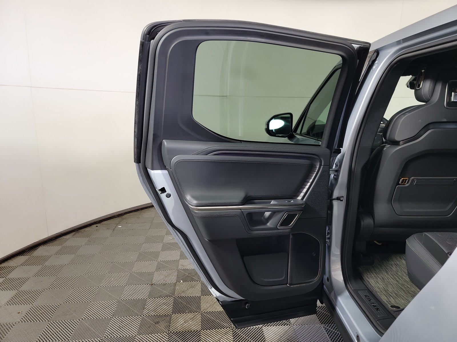 Used 2024 Rivian R1T Adventure Dual AWD/4WD image 17