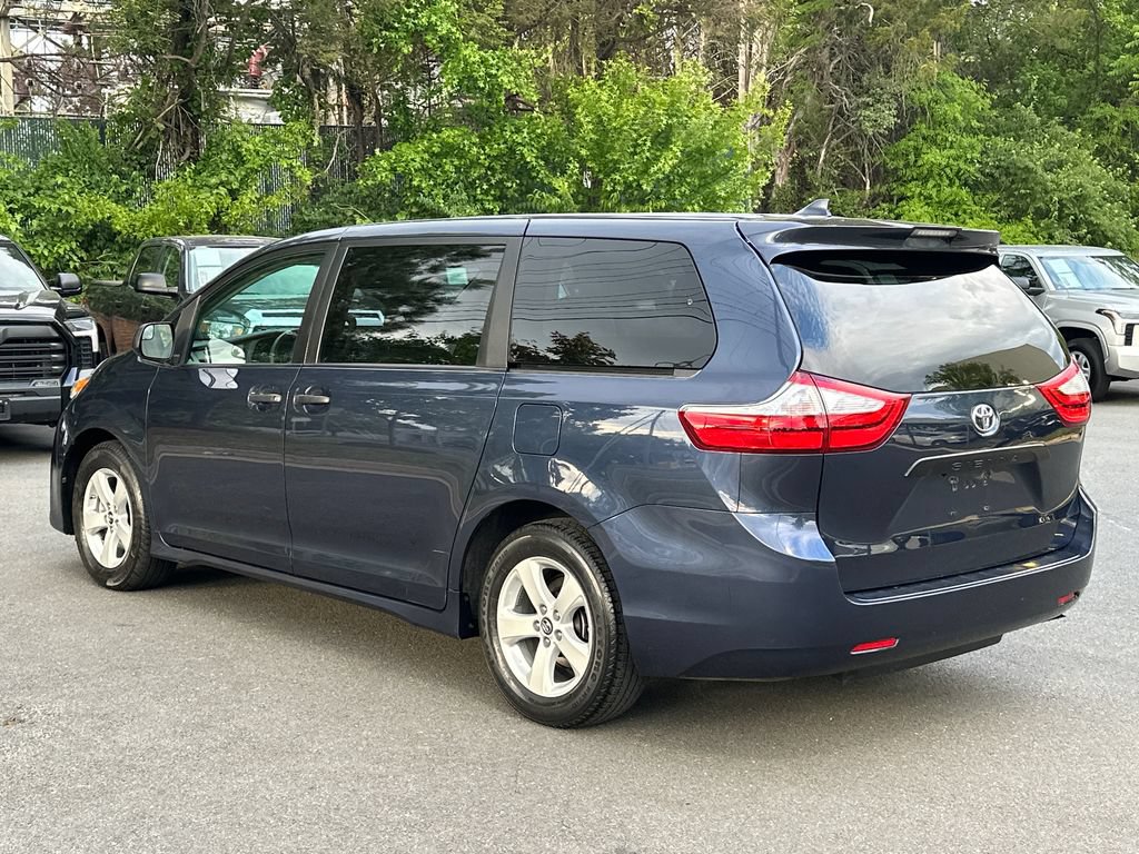 Used 2019 Toyota Sienna L FWD image 3