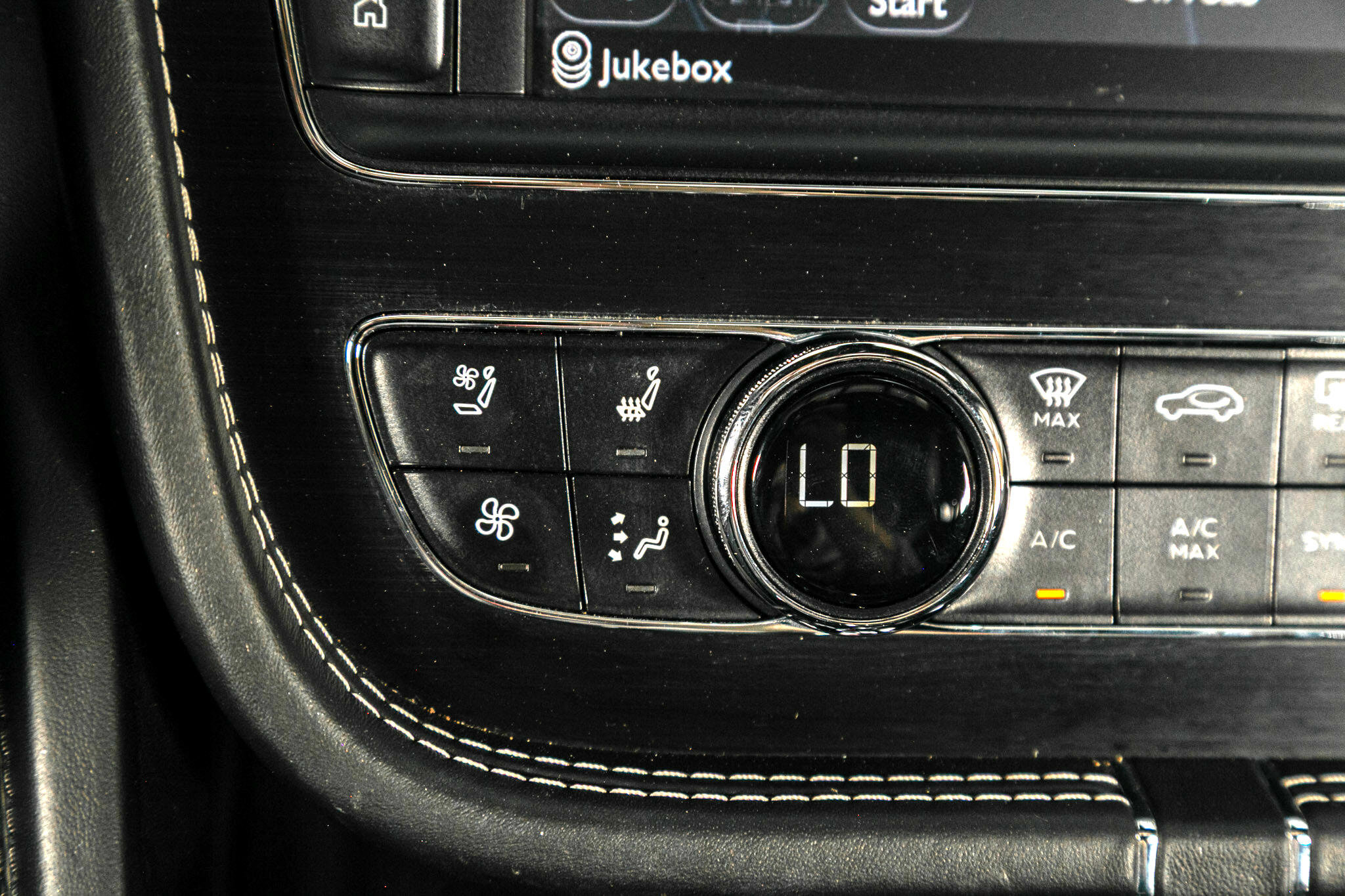 Used 2017 Bentley Bentayga image 48