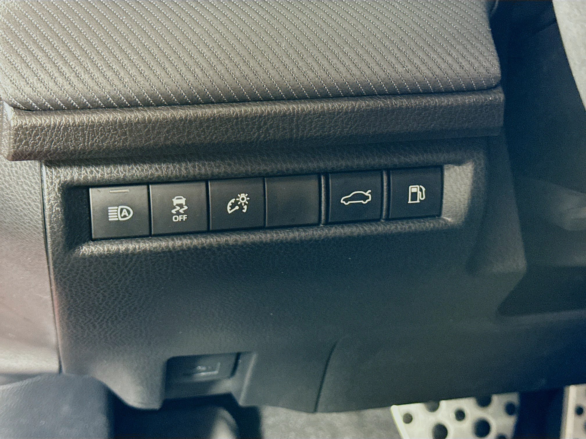 Certified 2026 Toyota Camry Hybrid FWD image 10