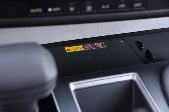 Certified 2025 Toyota Sienna LE image 19