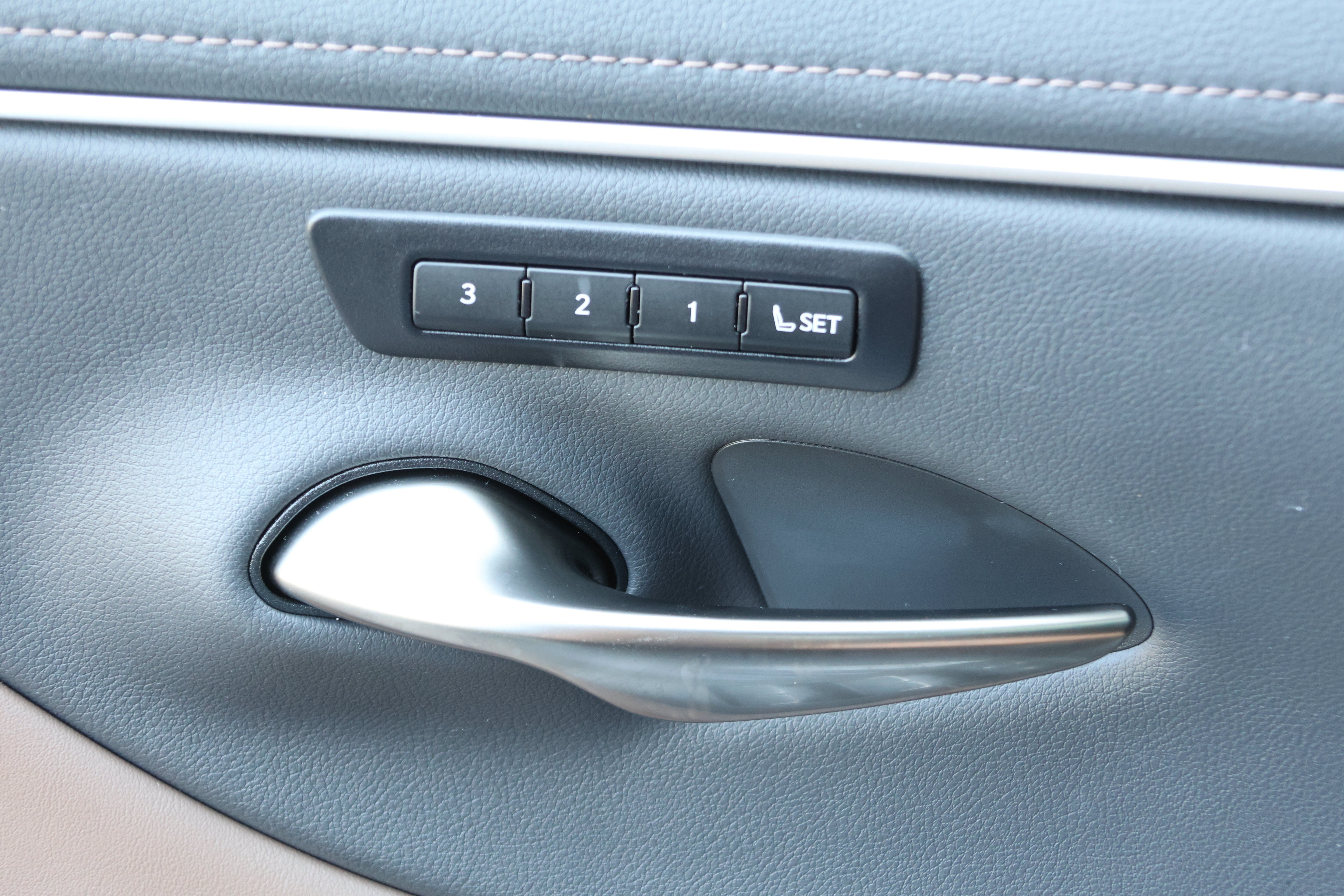 Used 2024 Lexus ES 300h w/ Premium Package FWD image 13