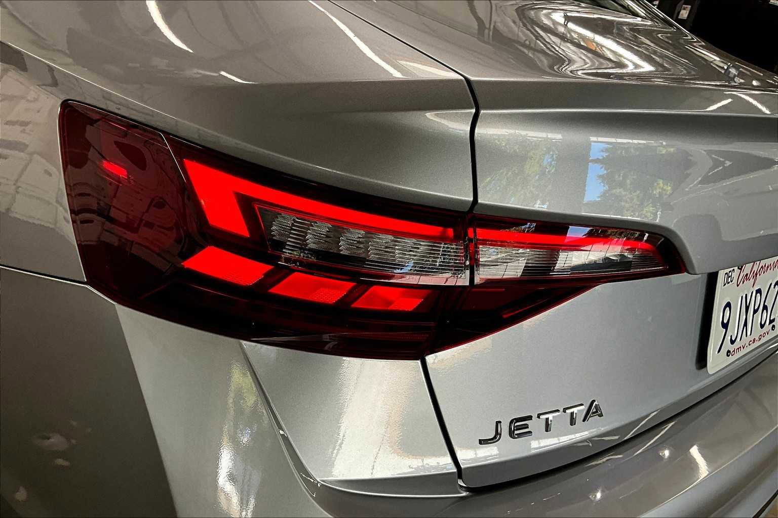 Used 2024 Volkswagen Jetta SE image 31