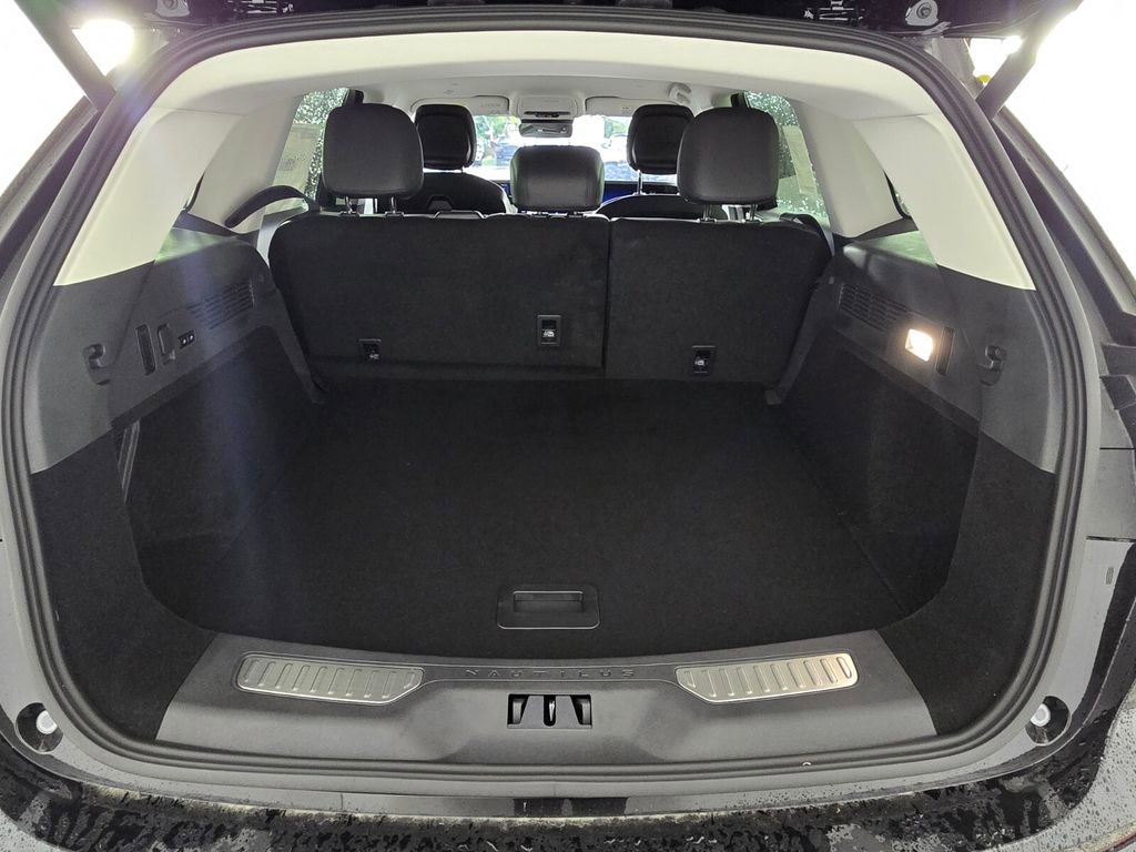 New 2026 Lincoln Nautilus Premier w/ Jet Appearance Package image 12