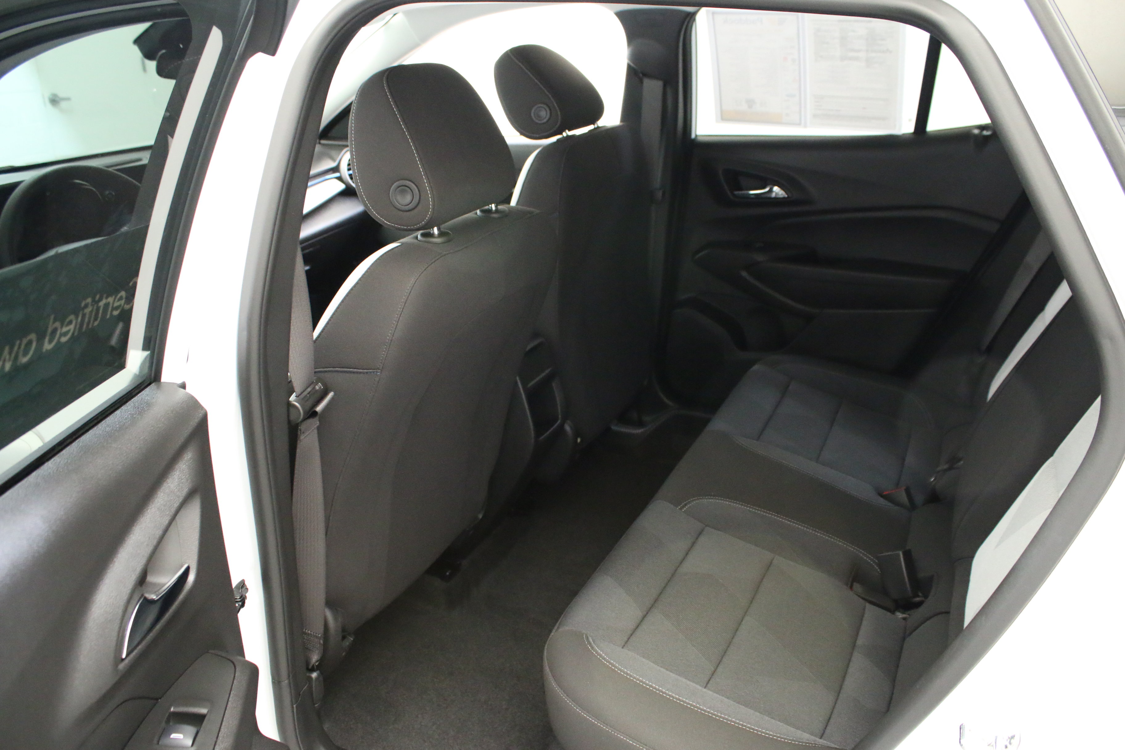 Certified 2025 Chevrolet Trax LS FWD image 25