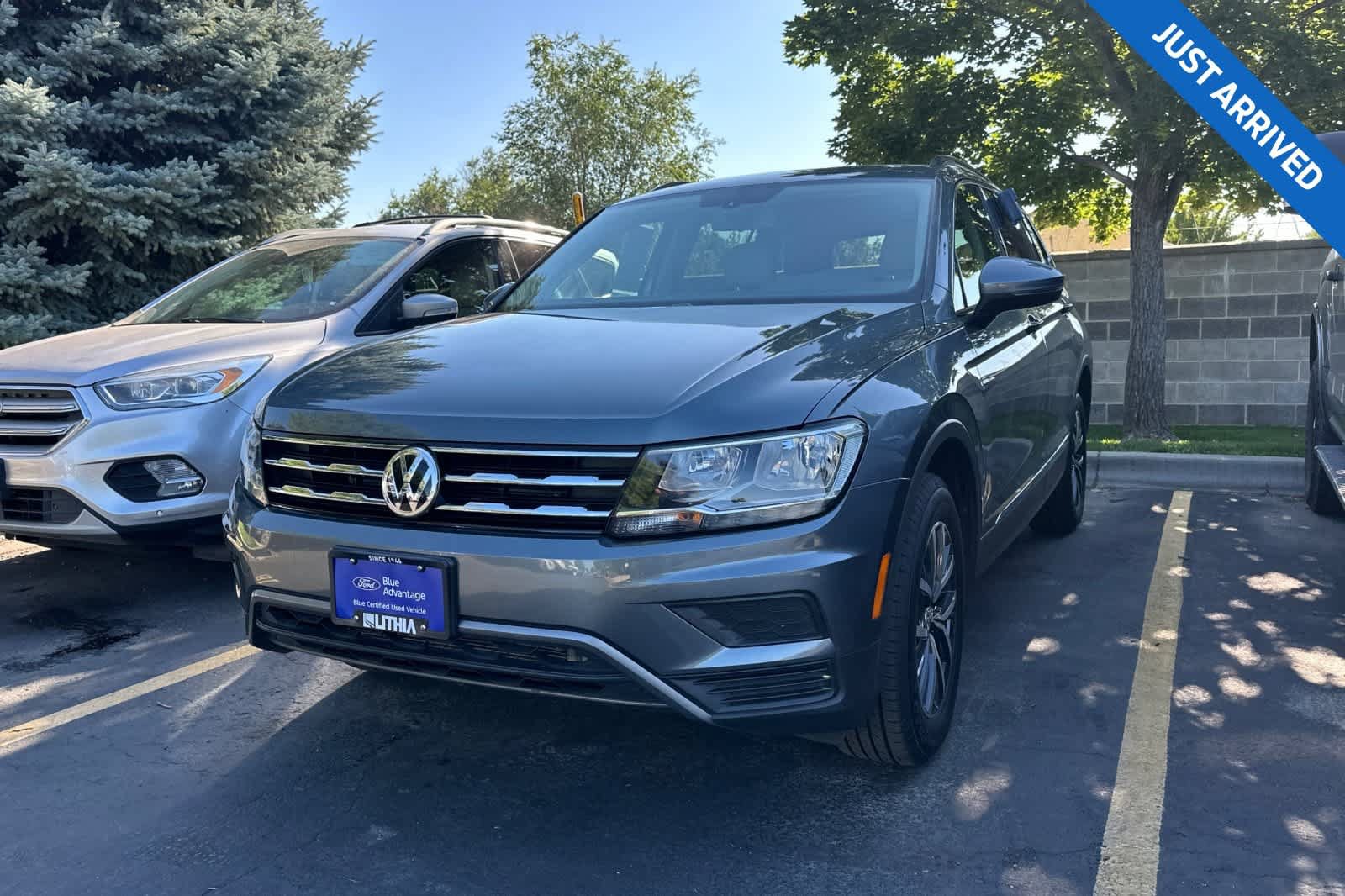 Used 2020 Volkswagen Tiguan SE w/ Panoramic Sunroof Package FWD image 1