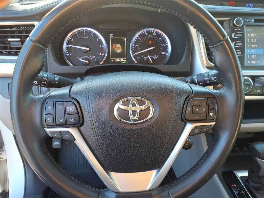 Used 2019 Toyota Highlander XLE AWD/4WD image 29