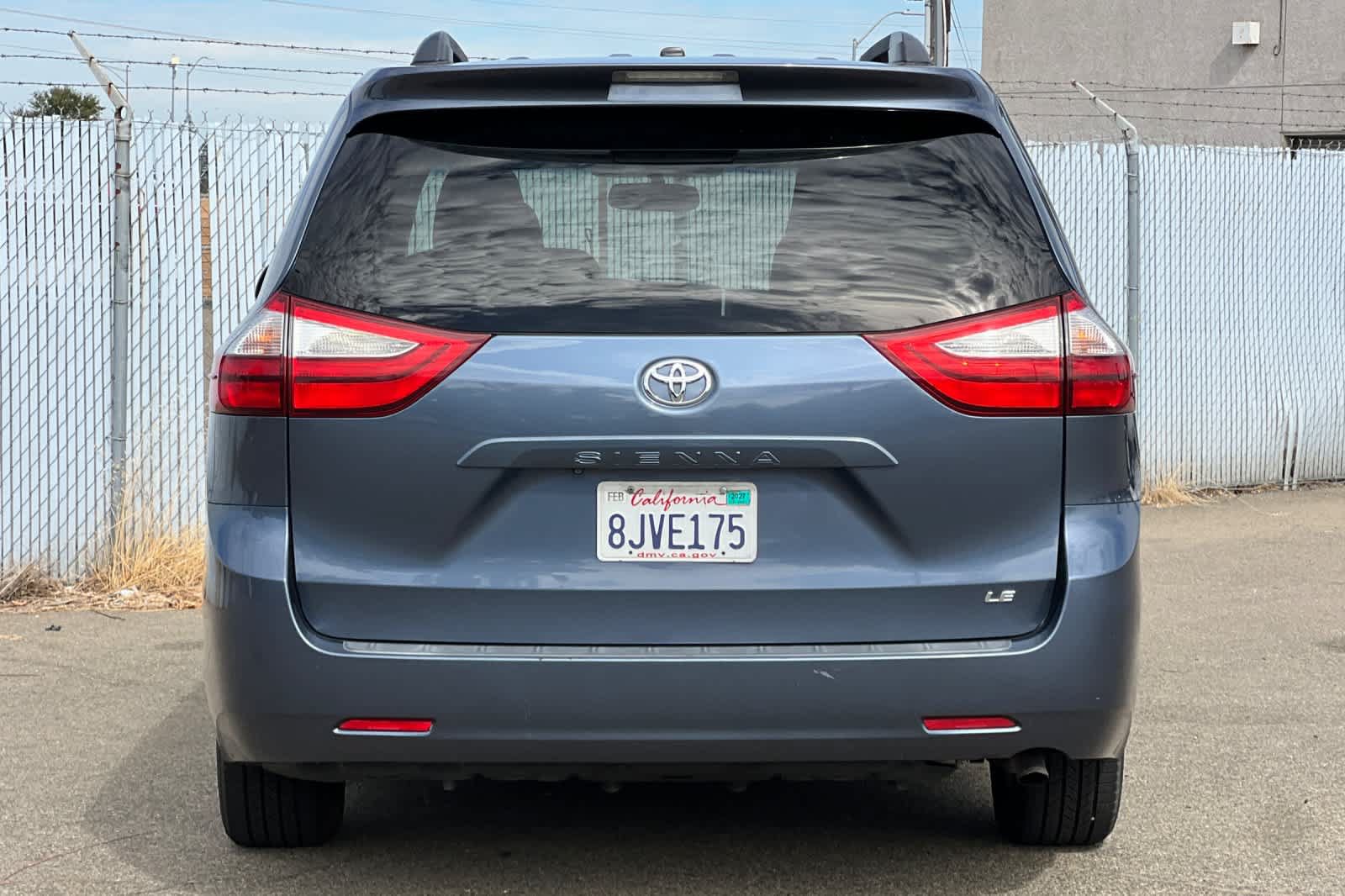 Used 2015 Toyota Sienna LE FWD image 4