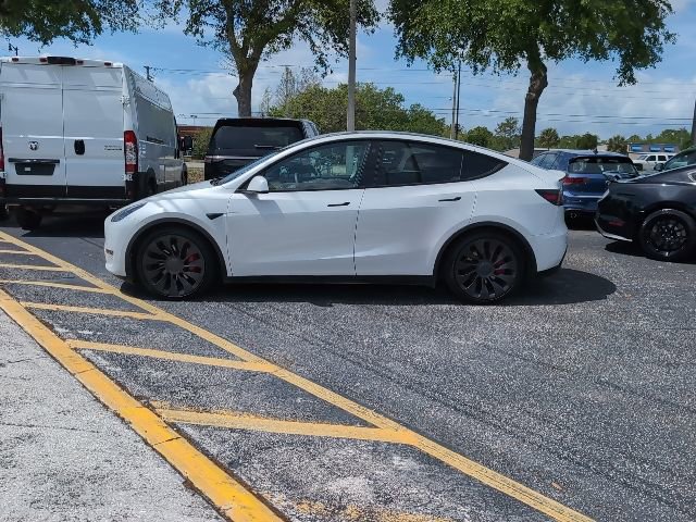 Used 2022 Tesla Model Y Performance image 3