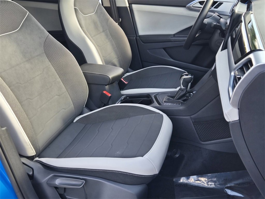 Certified 2025 Volkswagen Taos SE w/ Panoramic Sunroof Package image 20