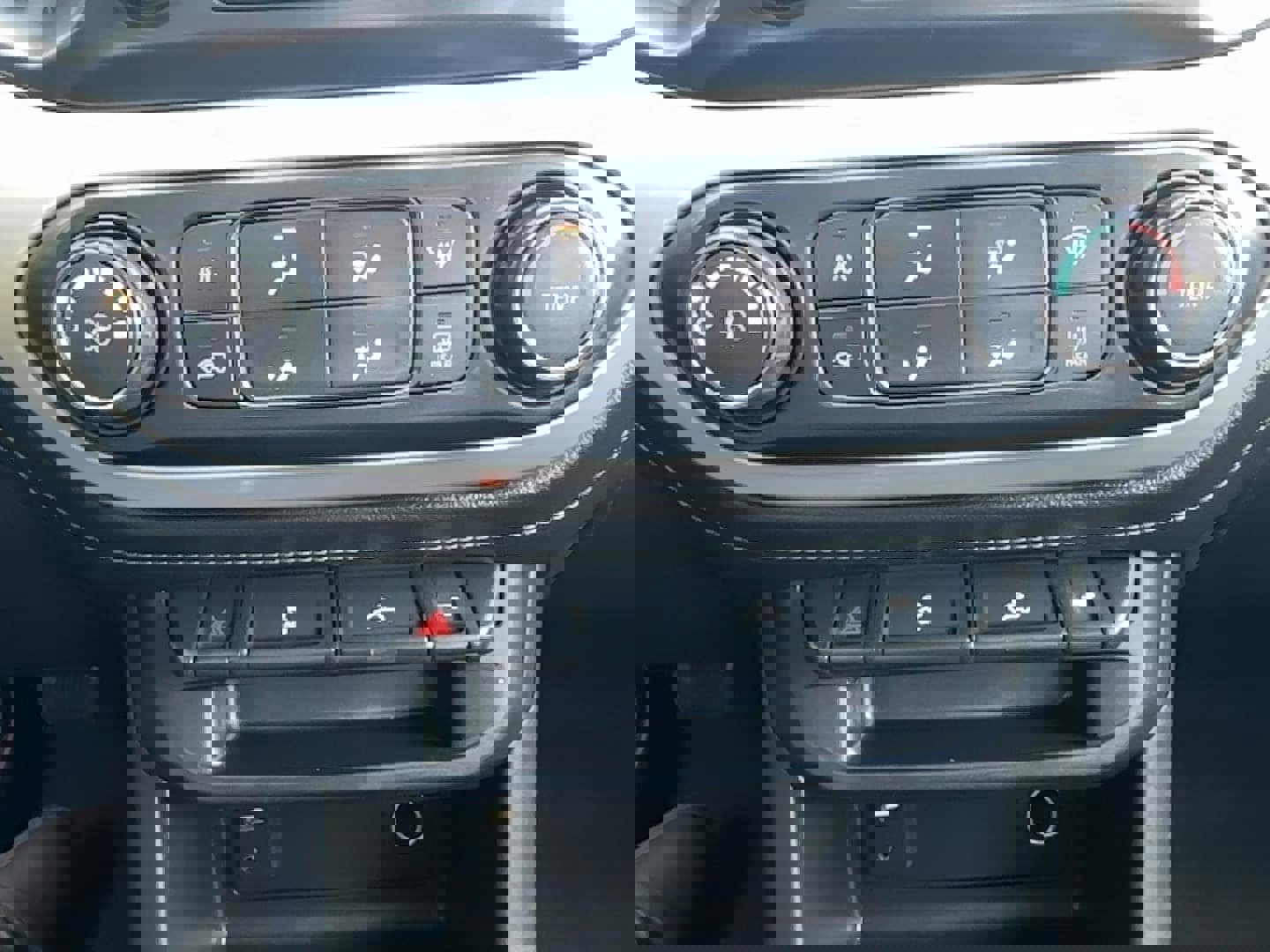 Used 2015 GMC Canyon SLE image 8