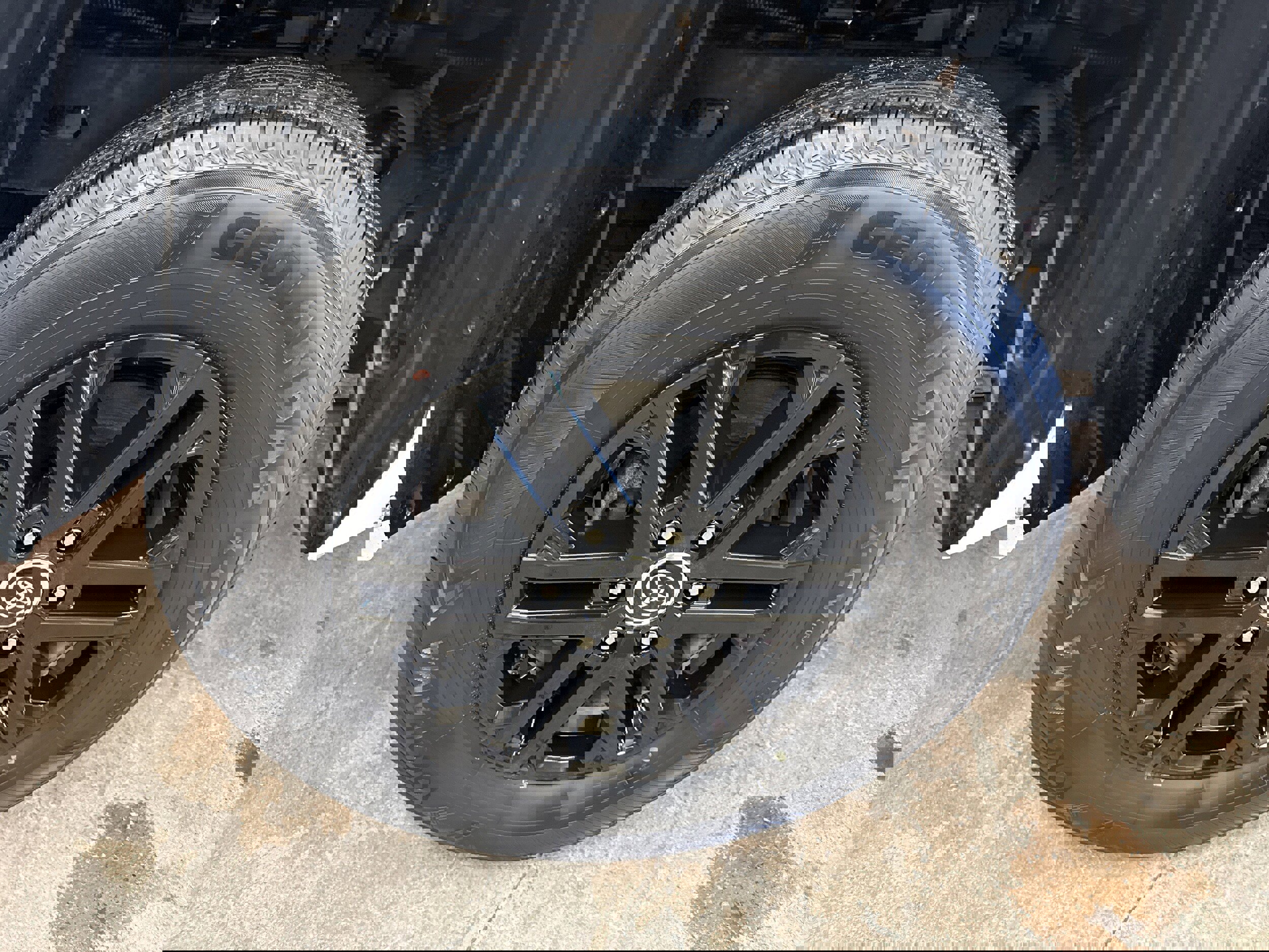 Used 2022 Toyota Tundra SR5 w/ SR5 Premium Package image 11