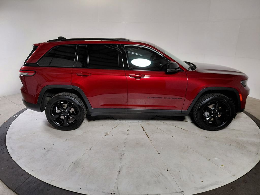 Used 2022 Jeep Grand Cherokee Altitude image 8