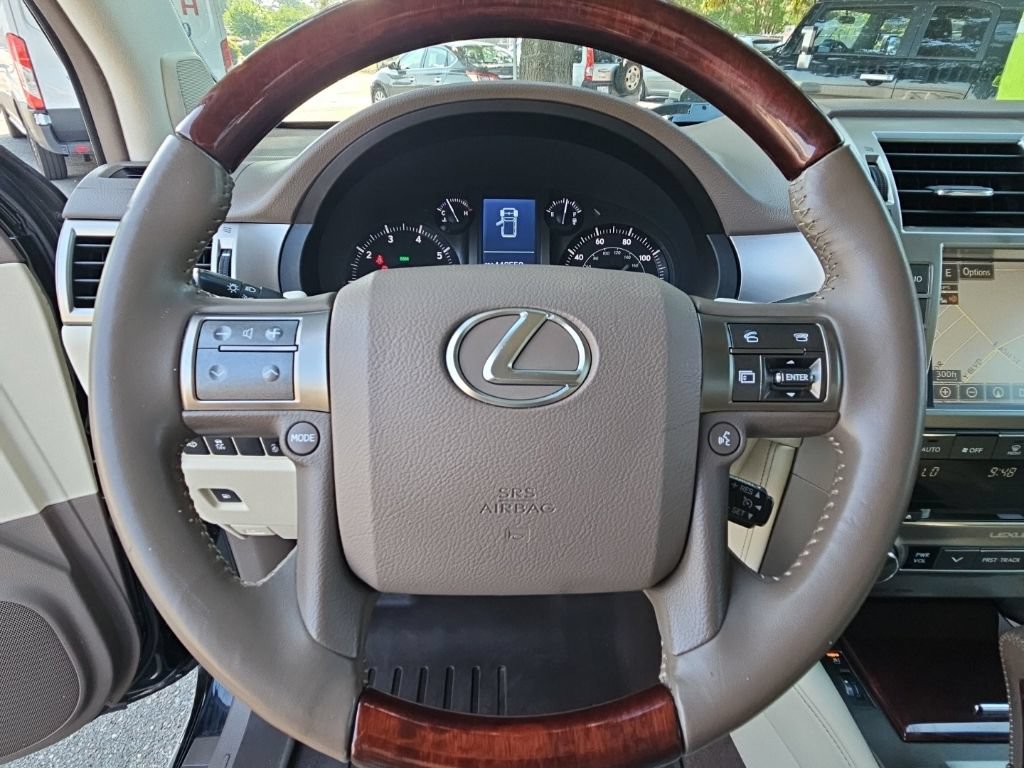 Used 2015 Lexus GX 460 w/ Premium Package AWD/4WD image 10