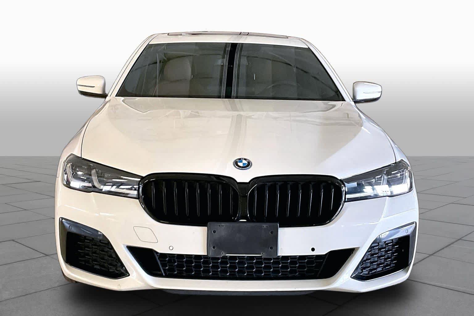 Used 2023 BMW 530e w/ M Sport Package RWD image 3