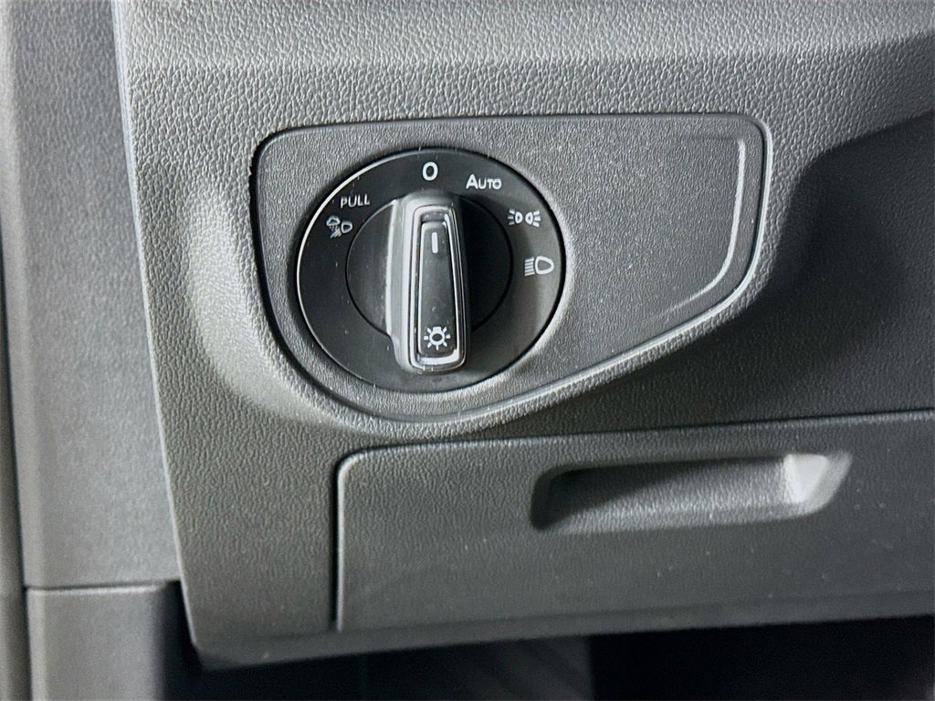 Used 2021 Volkswagen Atlas Cross Sport SE image 11