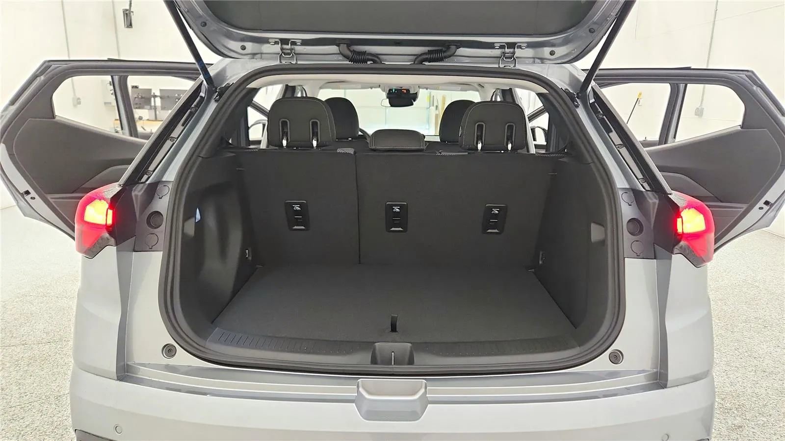 New 2027 Chevrolet Bolt LT w/ Comfort Package image 19