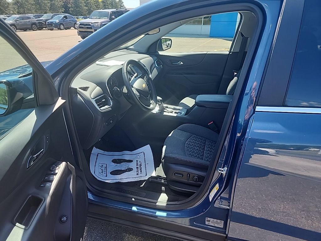 Used 2024 Chevrolet Equinox LT AWD/4WD image 11