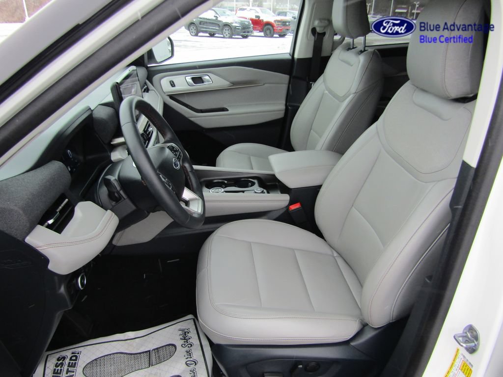 Certified 2025 Ford Explorer Active w/ Active Comfort Package AWD/4WD image 11