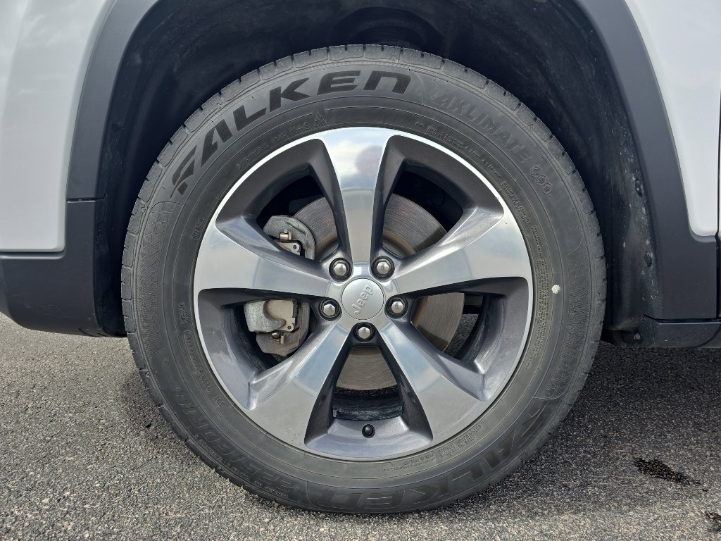 Used 2020 Jeep Cherokee Limited AWD/4WD image 26