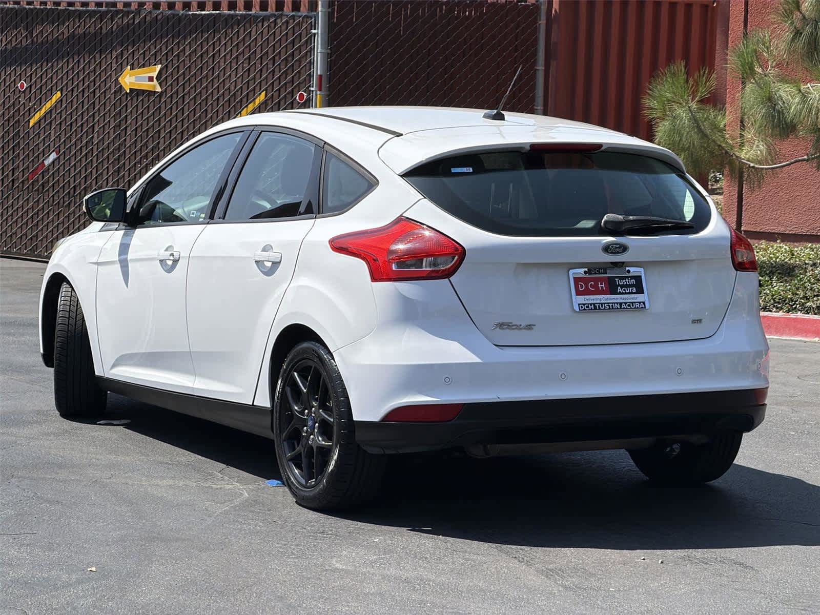 Used 2016 Ford Focus SE w/ Equipment Group 201A FWD image 5