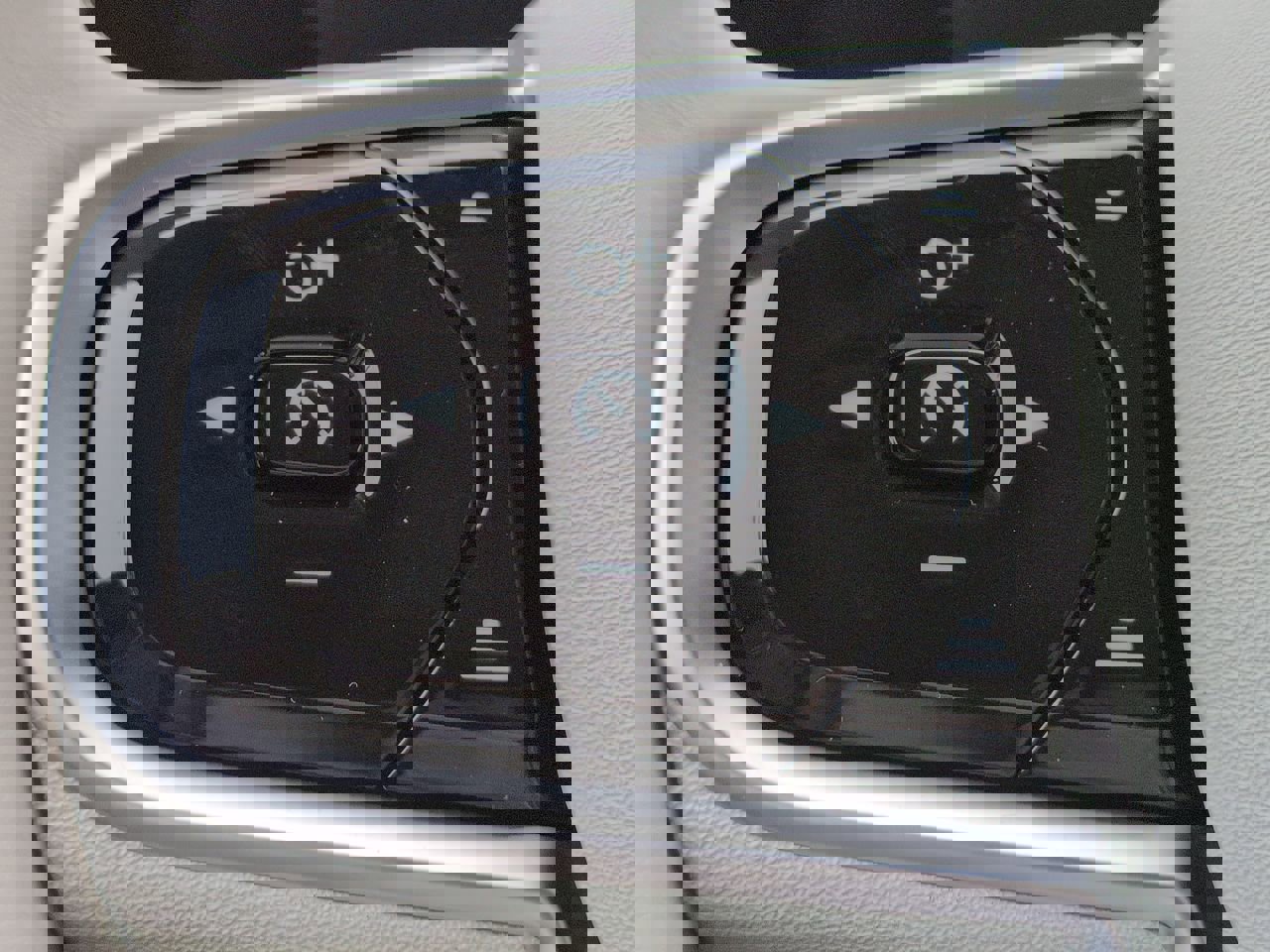 New 2025 Volvo XC90 T8 Plus w/ Protection Package Premier image 23