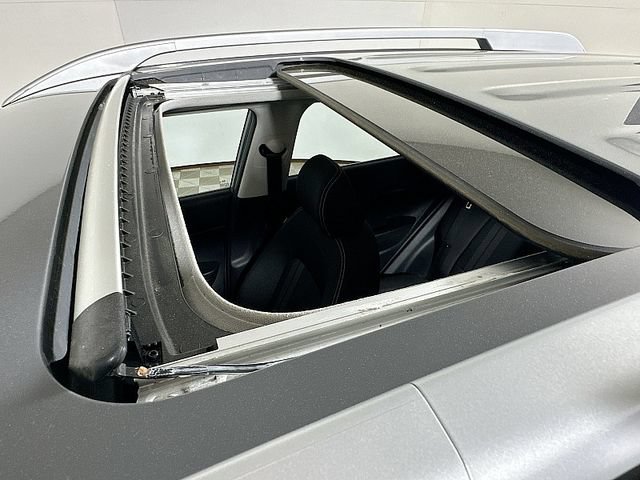 Used 2023 Hyundai Venue SEL w/ Cargo Package FWD image 14