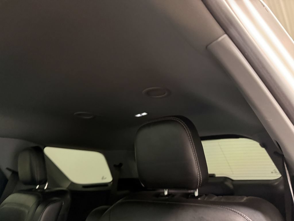 Used 2022 Ford Explorer XLT w/ Equipment Group 202A AWD/4WD image 9