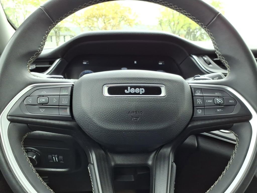 Used 2023 Jeep Grand Cherokee L Laredo AWD/4WD image 23