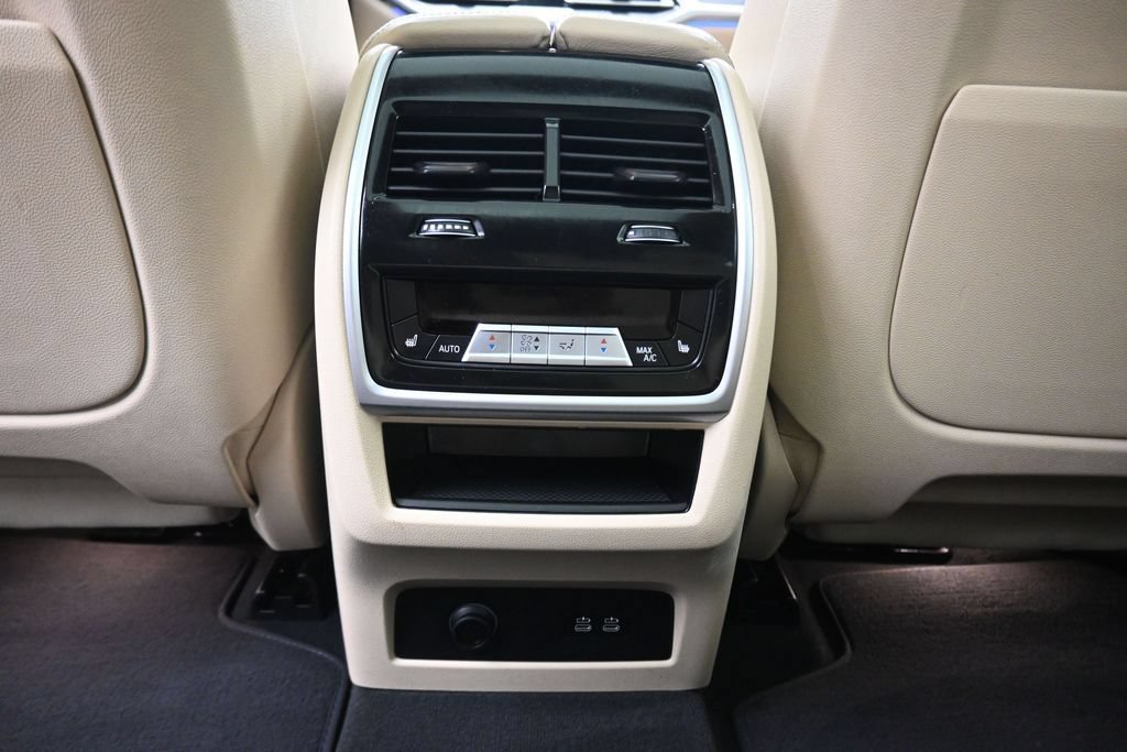 Used 2022 BMW X7 xDrive40i w/ Executive Package AWD/4WD image 37