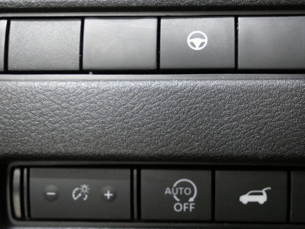 Used 2024 Nissan Rogue SV AWD/4WD image 13