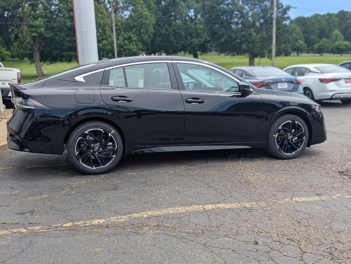 New 2026 Nissan Sentra SR w/ SR Premium Package FWD image 10