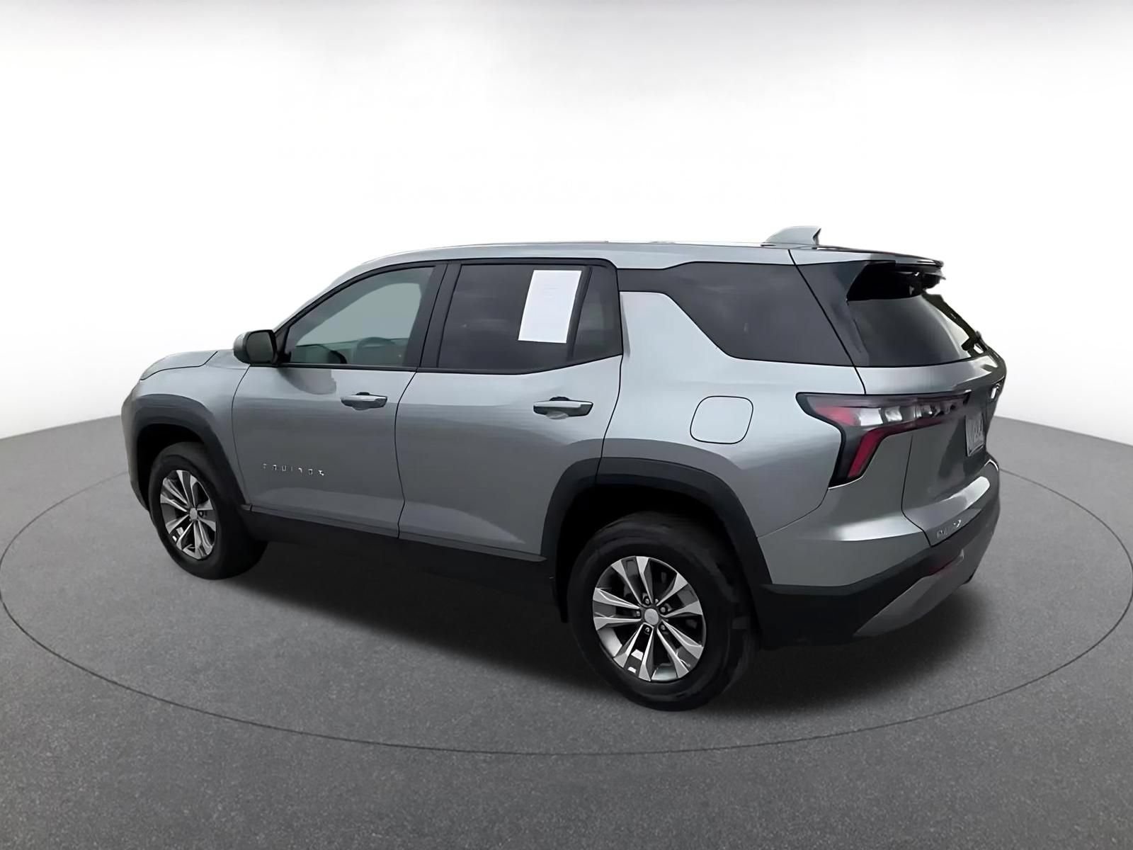 Used 2025 Chevrolet Equinox LT FWD image 10