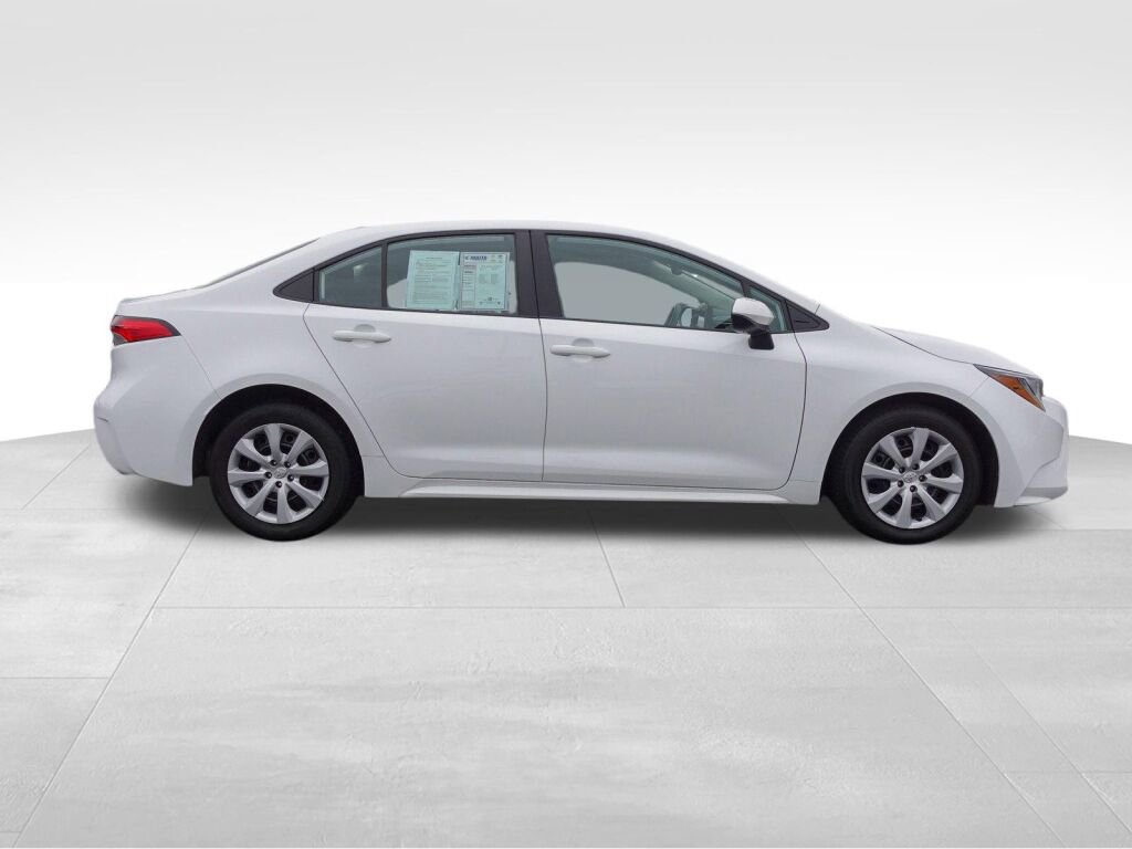 Used 2024 Toyota Corolla LE video 2