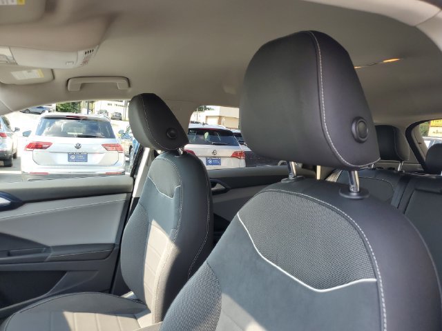 Certified 2024 Volkswagen Taos SE FWD image 22