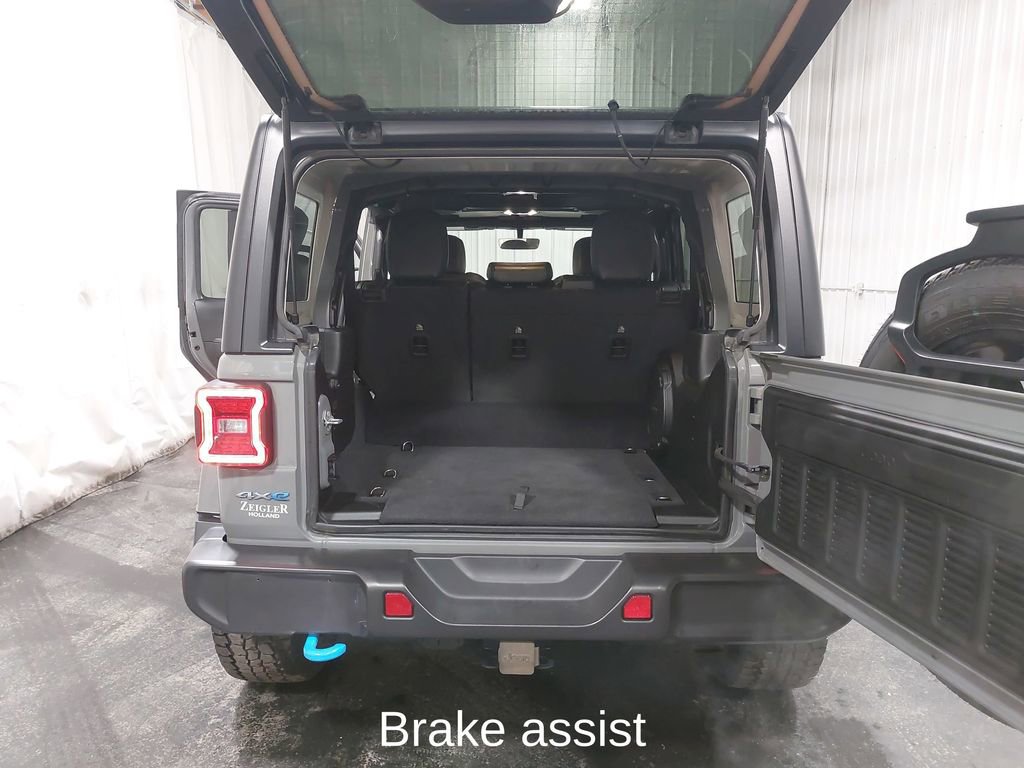 Used 2023 Jeep Wrangler Unlimited Sahara w/ Cold Weather Group image 12