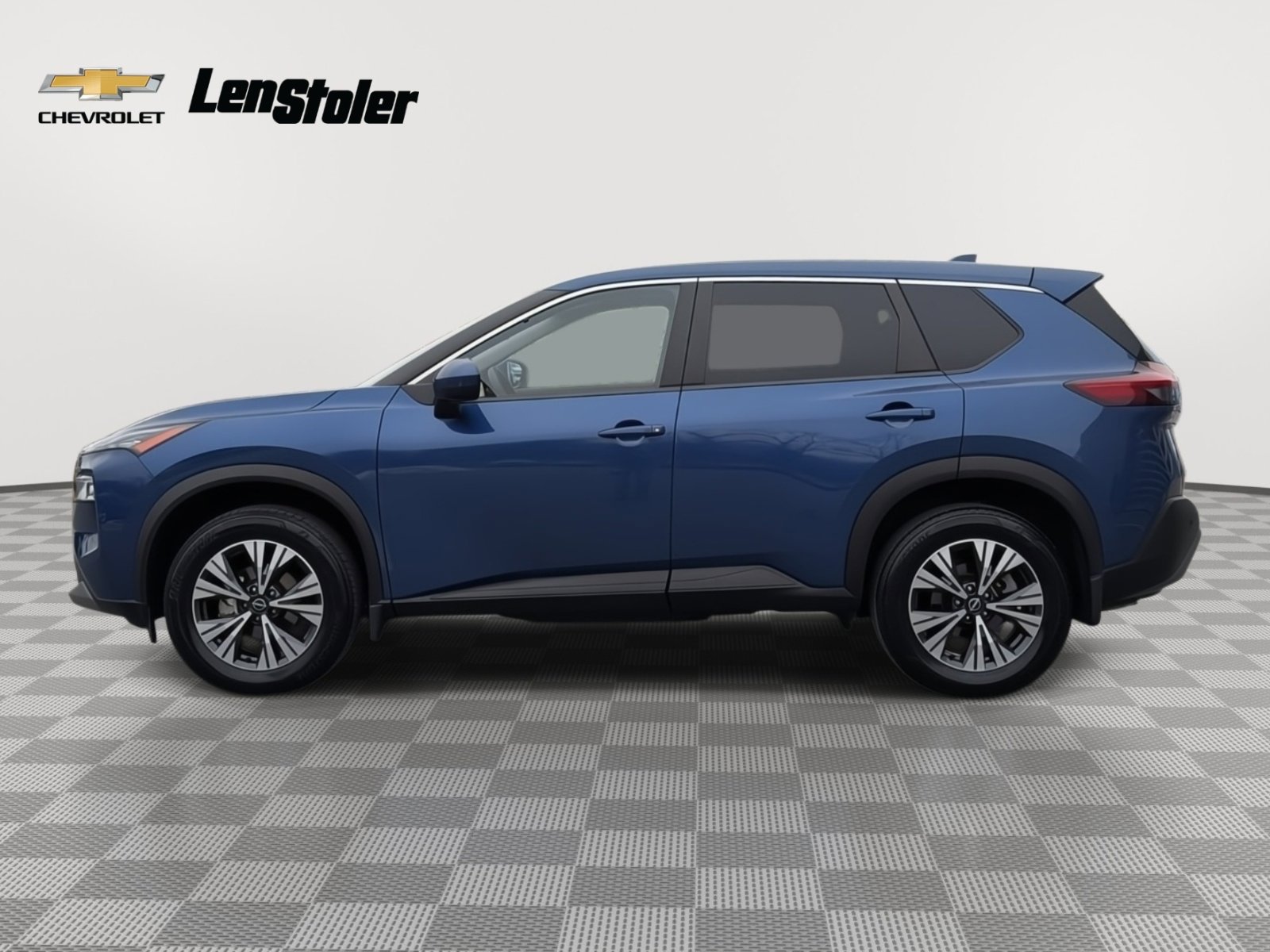 Used 2023 Nissan Rogue SV image 2