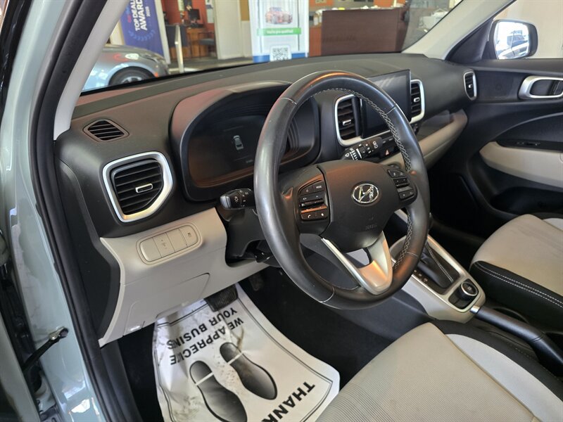 Used 2025 Hyundai Venue SEL FWD image 7