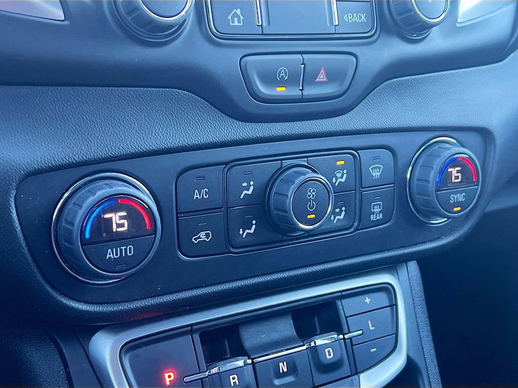 Used 2024 GMC Terrain SLT image 15