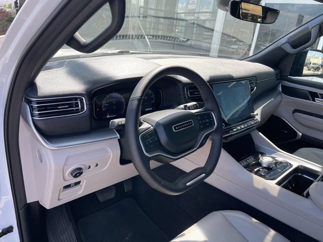 Used 2025 Jeep Wagoneer L 4WD image 7