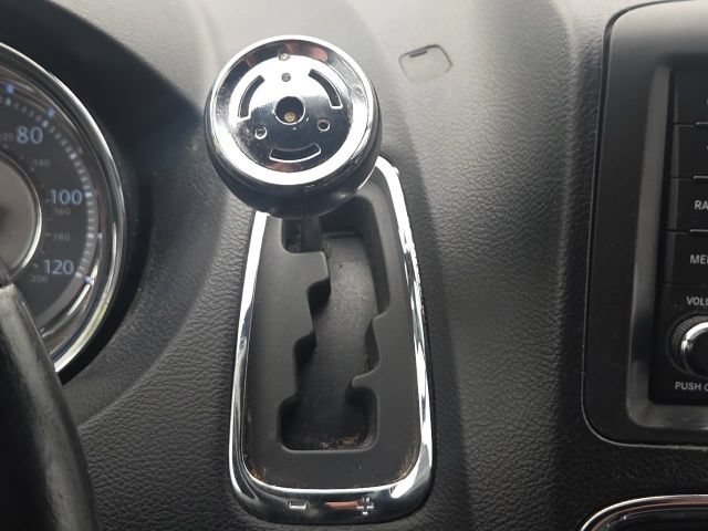 Used 2015 Chrysler Town & Country S FWD image 39
