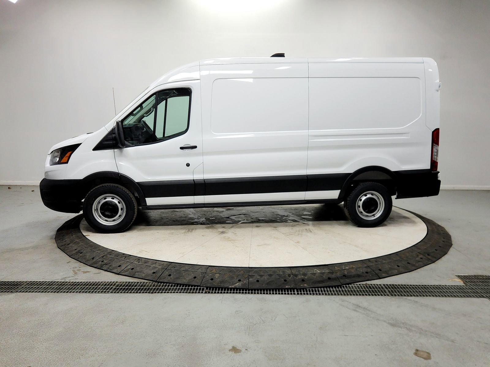 New 2026 Ford Transit 250 148 Medium Roof w/ Load Area Protection Package image 4
