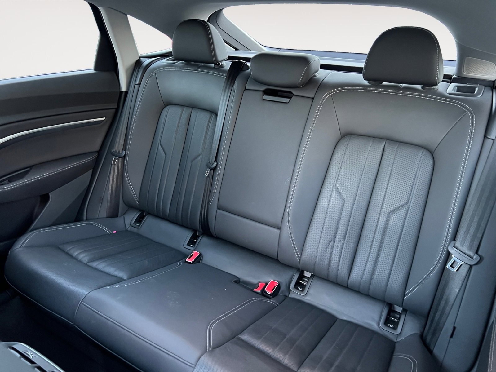 Used 2020 Audi e-tron Premium Plus image 13