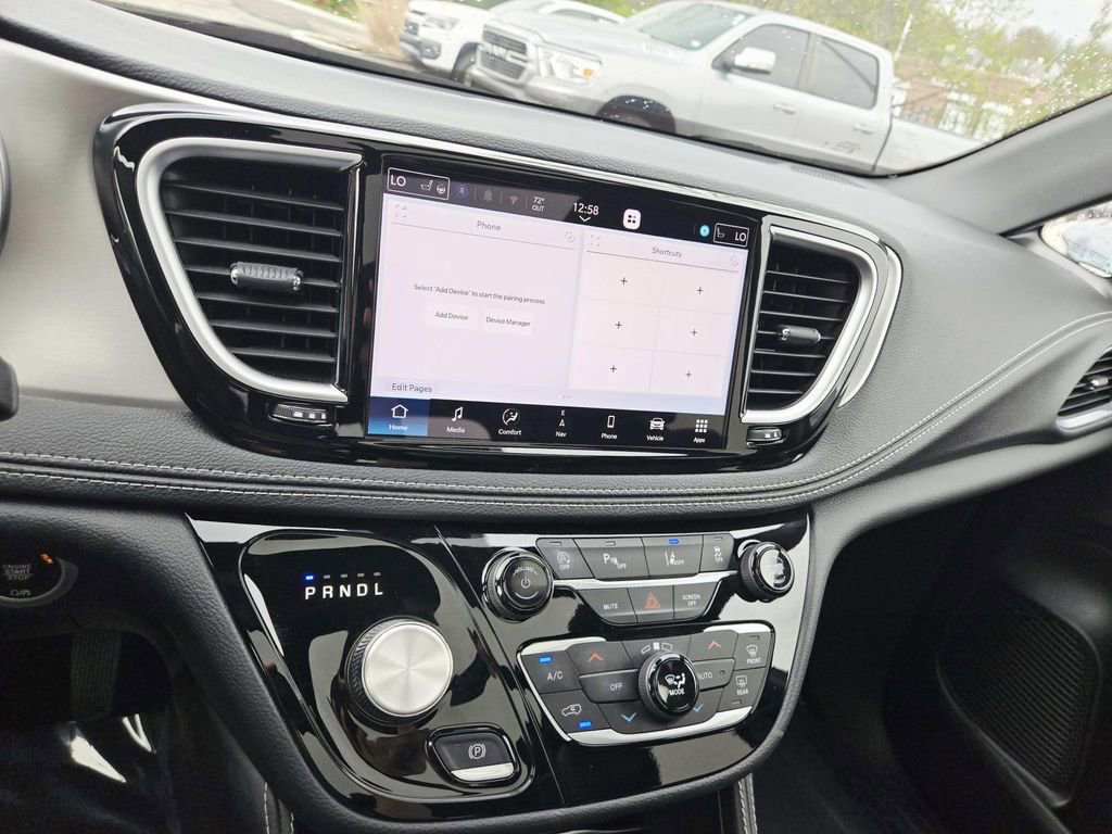 Used 2023 Chrysler Pacifica Limited w/ Uconnect Theater Family Group image 27