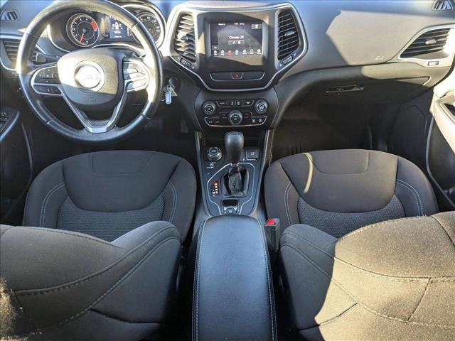 Used 2019 Jeep Cherokee Latitude w/ Cold Weather Group image 16