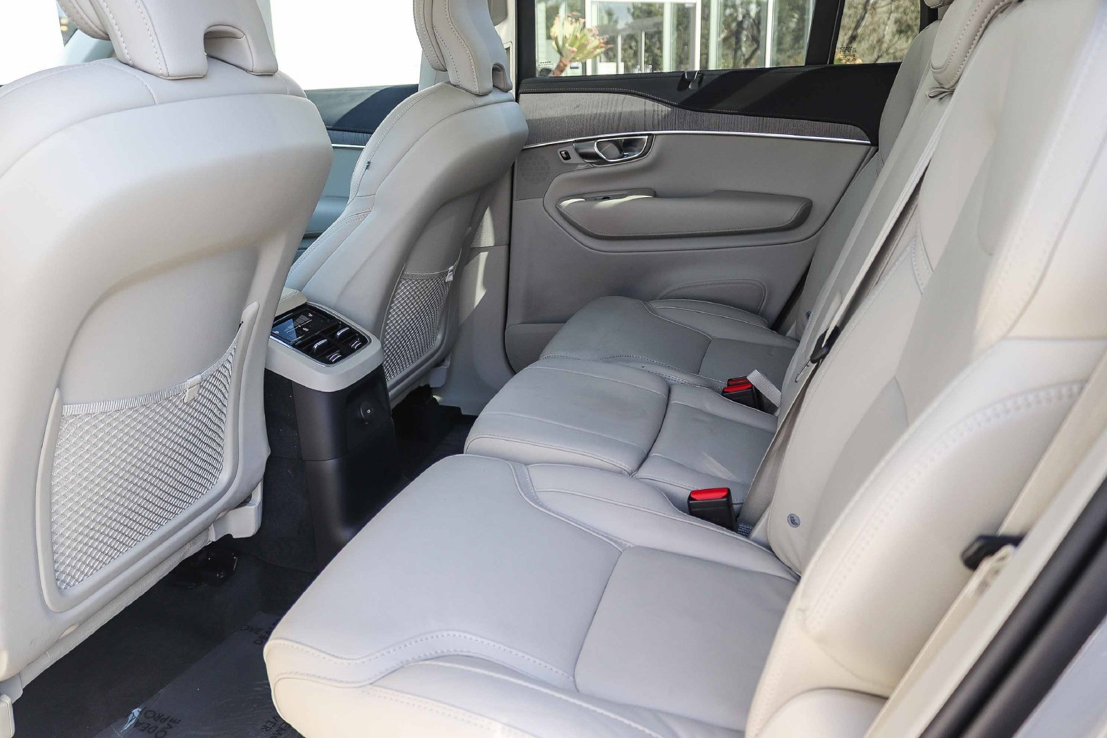 Used 2025 Volvo XC90 T8 Ultra w/ Protection Package Premier AWD/4WD image 19